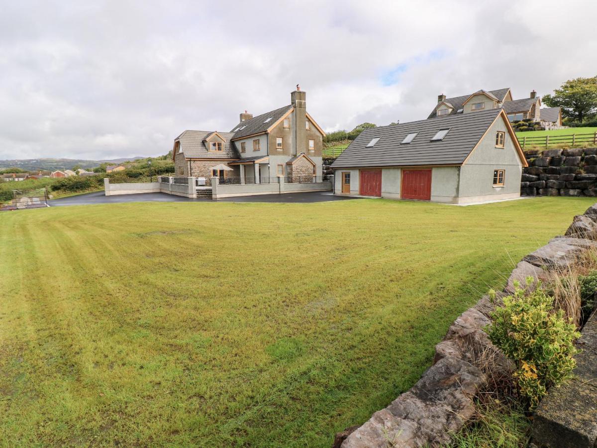 Grooms Quarters At Pant Y Gaseg Farm Ammanford Exterior foto